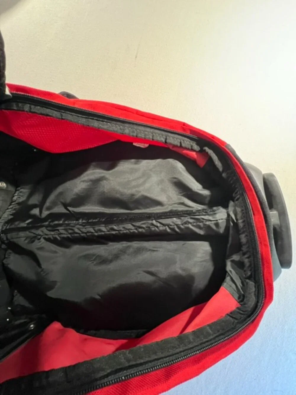 Vintage BLACK CANYON Red & Black Backpack rolling with shoulder pads‎ 2000's
